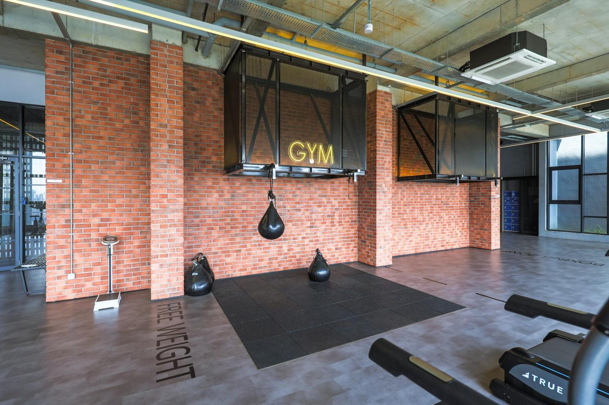 Апартаменты Millerz Square By Mykey Куала-Лумпур Экстерьер фото The gym at the hotel