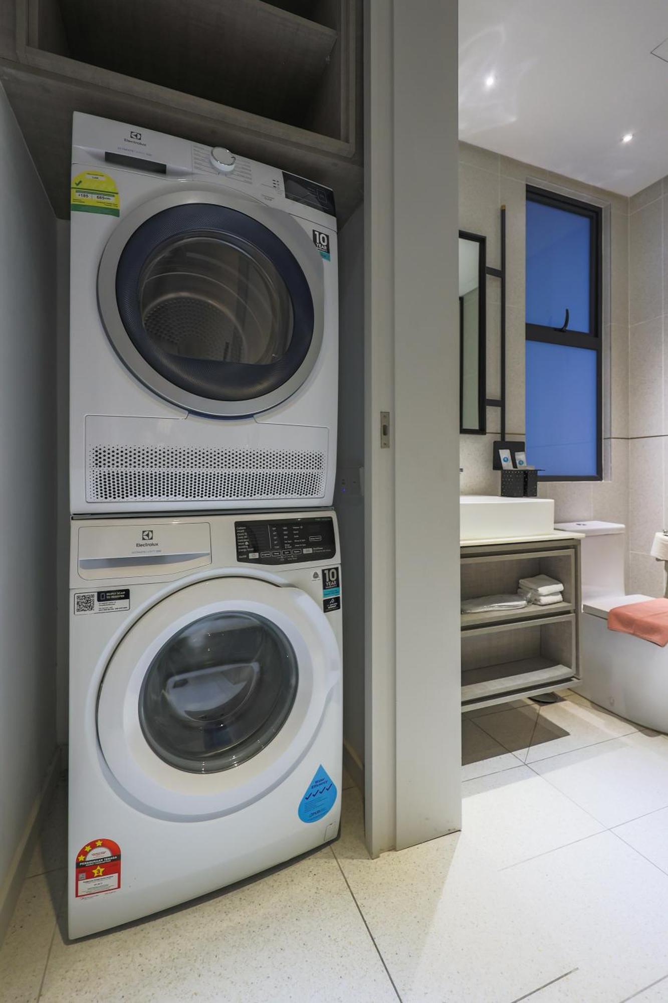 Апартаменты Millerz Square By Mykey Куала-Лумпур Экстерьер фото A stacked washer and dryer