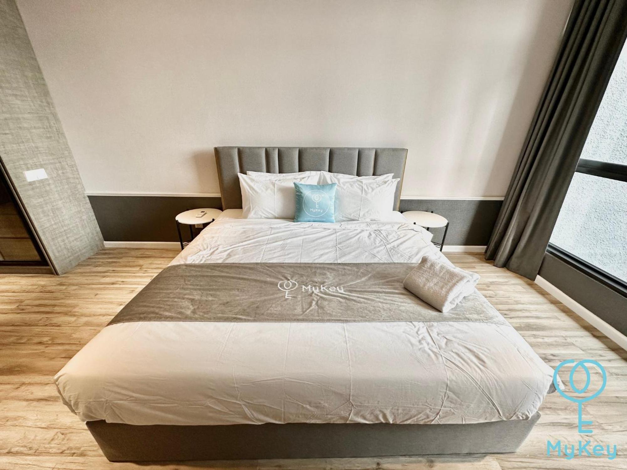 Апартаменты Millerz Square By Mykey Куала-Лумпур Экстерьер фото A bedroom in a serviced apartment in Hong Kong